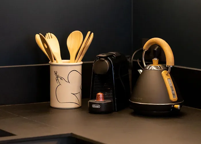 Deluxe Whirlpool Bath & Contemporary Experience *