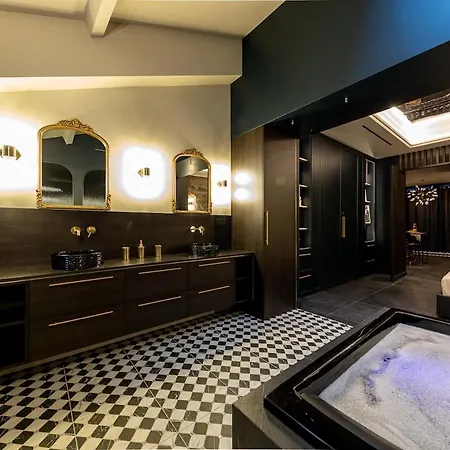 Deluxe Whirlpool Bath & Contemporary Experience * ヴァロリス