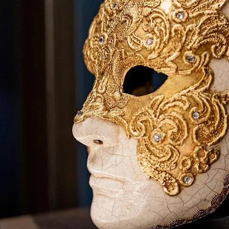 Deluxe Whirlpool Bath & Contemporary Experience Apartment *