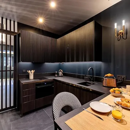 Apartment Deluxe Whirlpool Bath & Contemporary Experience *