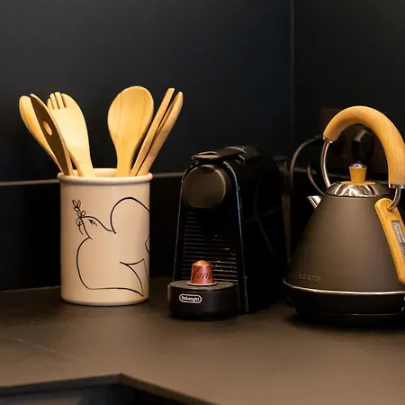 Deluxe Whirlpool Bath & Contemporary Experience *