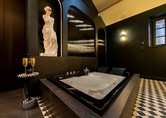 Deluxe Whirlpool Bath & Contemporary Experience * Vallauris