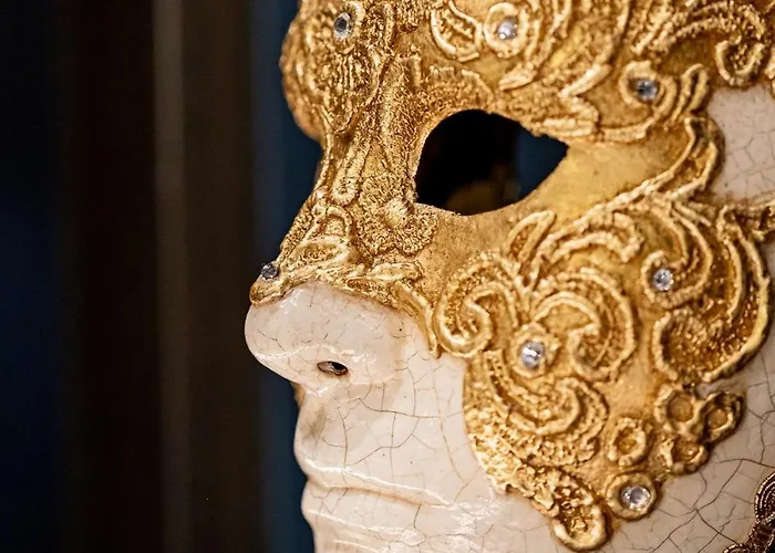 Deluxe Whirlpool Bath & Contemporary Experience Apartment *